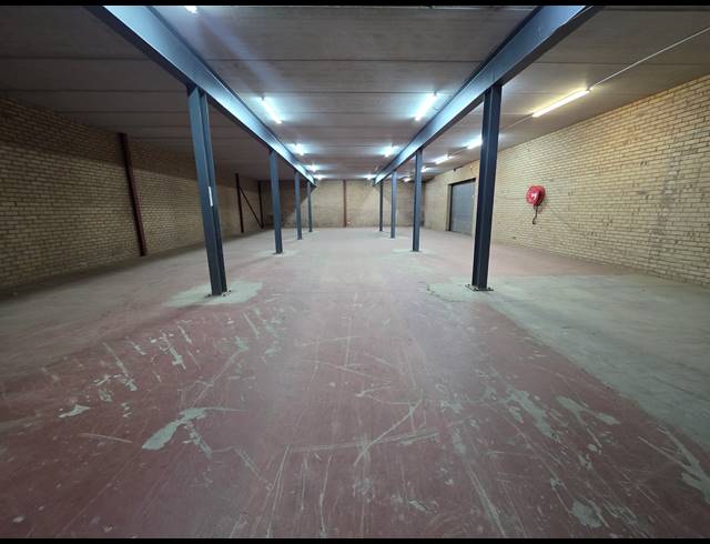 6,000M² WAREHOUSE FOR SALE IN CROWN